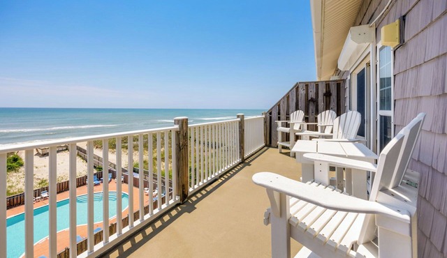 Oceanfront Condo w/Private Balcony, Resort Pool, Hot Tub, Elevator, Clubhouse