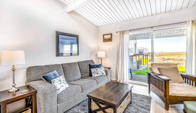 Oceanfront condo - walk to beach & Gearhart Golf Links