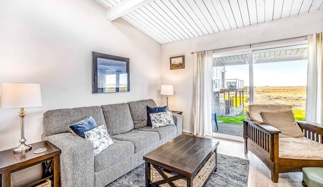 Oceanfront condo - walk to beach & Gearhart Golf Links