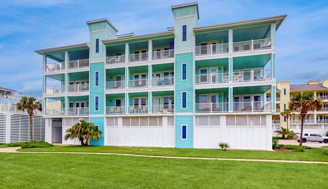 Oceanfront condo with gorgeous views, pool & hot tub - dog-friendly
