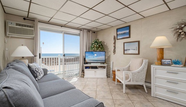 Oceanfront condos with 3 night minimum rentals and linens included!