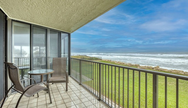 Oceanfront Corner Unit at Chadham-by-the-Sea/Car Free Beach/CH210