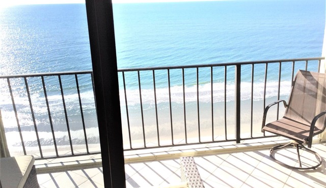 Oceanfront Corner 3BR Stately Decor Roomy Stunning Views Family Friendly