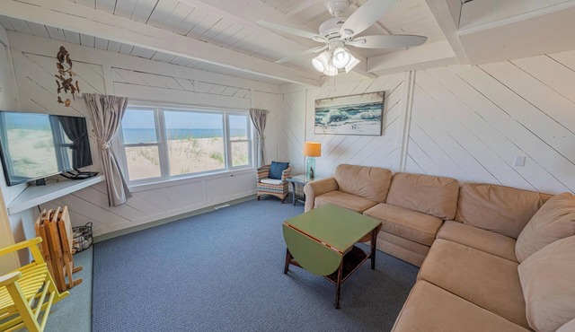 Oceanfront Cottage - 3 bedroom & 2 bathrooms - Great Ocean Views - Pet Friendly