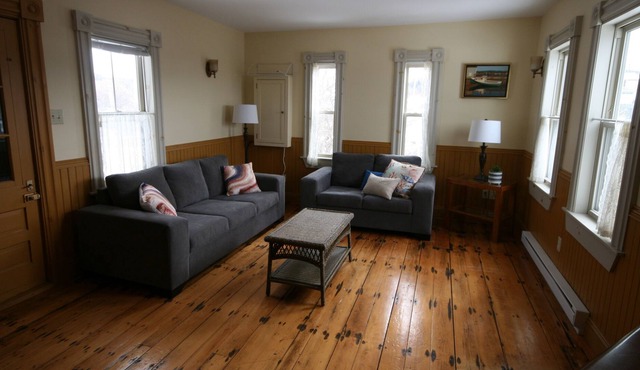 Oceanfront Cottage - 1 minute from Peggy's Cove