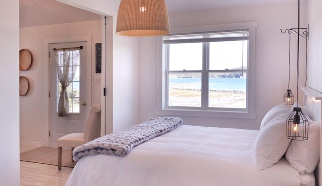 Oceanfront Cottages at the Edge of the World - The Fish Sheds-Aunt Bessie's Shed