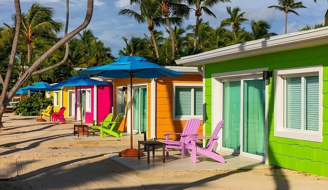 Oceanfront Cottage in Islamorada! Swimming Pool, Pets Allowed, Free Parking!