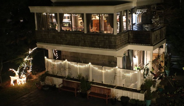 Oceanfront Cottage Private Secluded Dog Friendly at Colvmns by the Sea