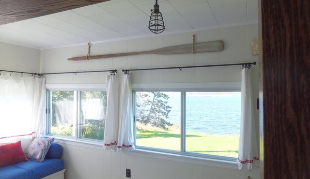 Oceanfront cottage. Privacy. 5 to 25 minutes to beaches, towns & historic sites