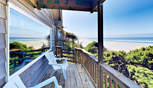 Oceanfront Cottage on the Central Oregon Coast - 10 Minutes to Newport