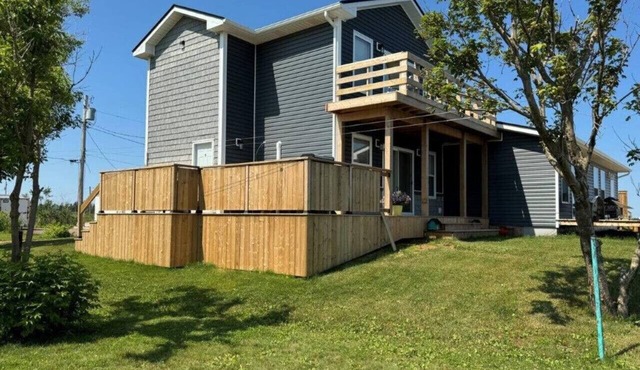 Oceanfront Cottage w/Upper Balcony View