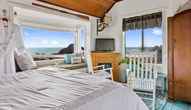 Oceanfront Cottage with Beach Access on Spectacular Mendocino Coast