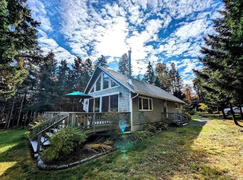 Oceanfront Cottage with Fire Pit & Direct Water Access Near Acadia National Park in Hancock, Maine