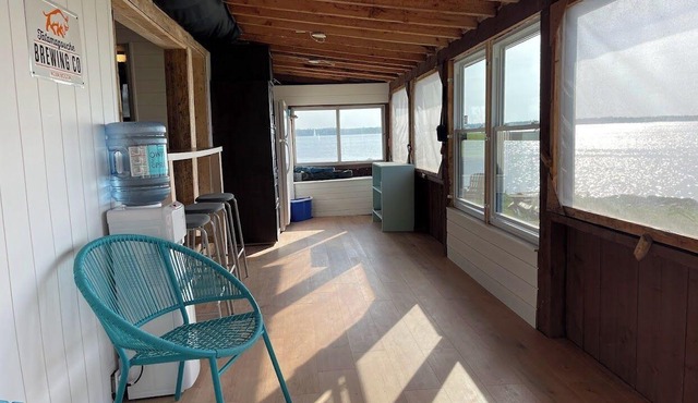 Oceanfront Cozy 2 bed Cottage in Brule Shore, pet friendly, firepit,