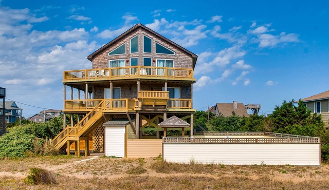 Oceanfront Dog Friendly Home w/Private Pool, Hot Tub, Tiki Bar, & Ocean Views!