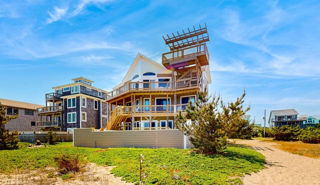 Oceanfront, dog-friendly house with private hot tub, pool, AC, & lovely views