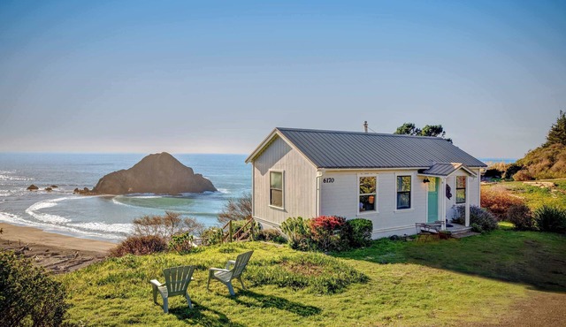 Oceanfront Elk Home Steps to Beach & Pet-Friendly