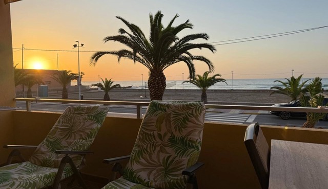 Oceanfront - Ideal for couples and telecommuting