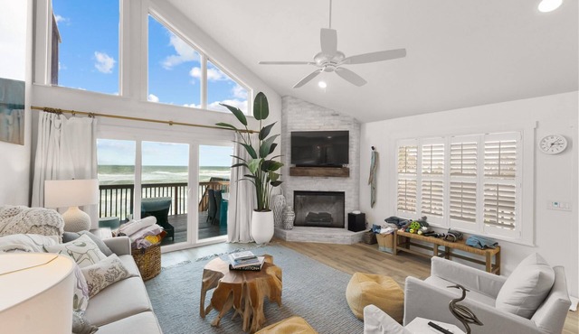 Oceanfront Escape: A Coastal 3BR/2BA Retreat with Stunning Views