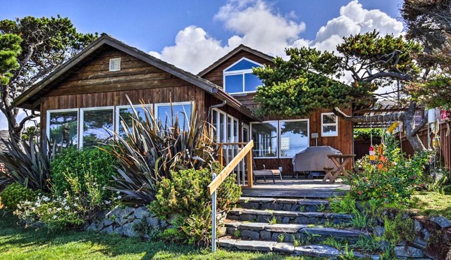 Oceanfront Escape w/Pacific Views: Surf & Explore