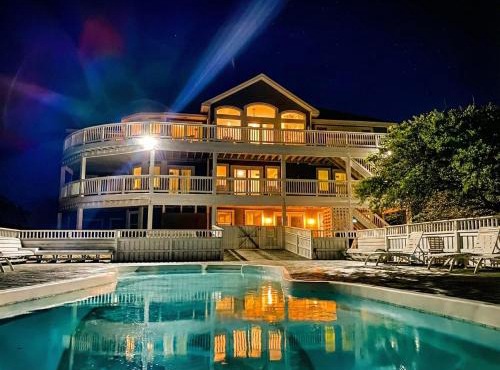 Oceanfront Estate 14BR Private Pool & Hot Tub Sleeps 30