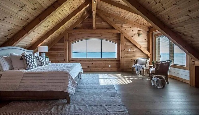 Oceanfront Estate with hot tub and gym