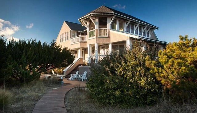 Oceanfront Family Friendly with Outside Play area, BHI