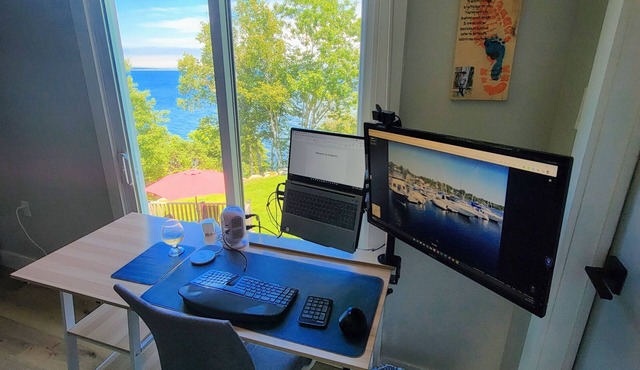 Oceanfront Family Cottage - 5mins from Beach, Trails, and Golf