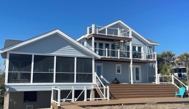 Oceanfront! Flash Sale ! ScreenPorch! Sleeps 14!