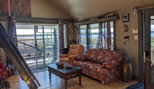 Oceanfront "funky" house with outdoor pool and tiki bar