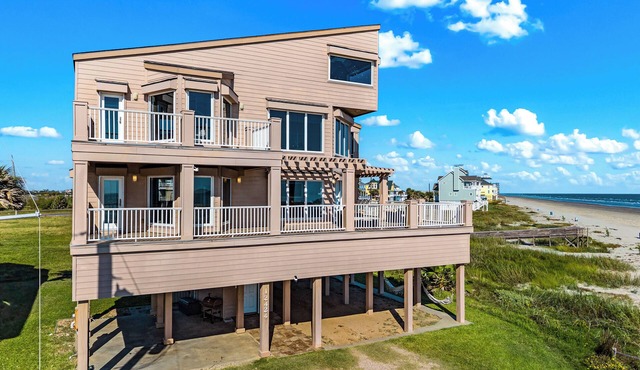 Oceanfront Galveston Beach House: Steps to Sand!