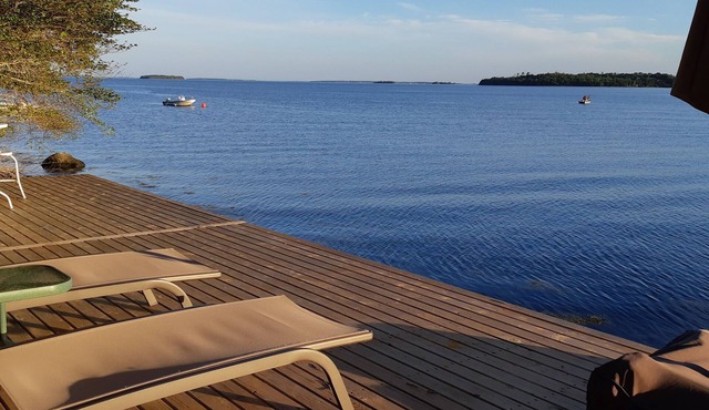 Oceanfront Garden Cottage - Gateway to Attractions & Towns. Private Cove Mooring