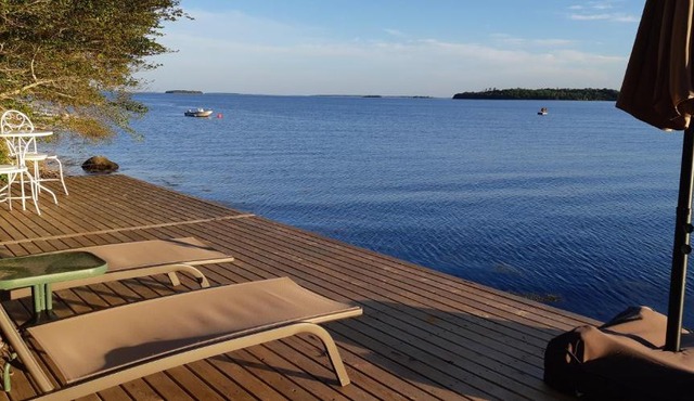 Oceanfront Garden Cottage - Gateway to Attractions and Towns, Private Cove Mooring