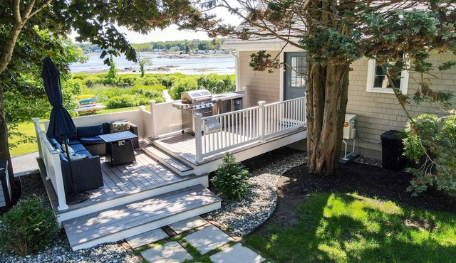 Oceanfront getaway, private boardwalk steps to Cape Neddick Beach