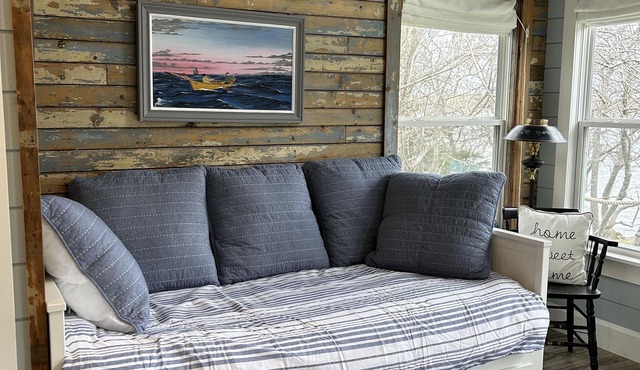 Oceanfront glamping in beautiful bunkie 15 minutes from historic Shelburne NS