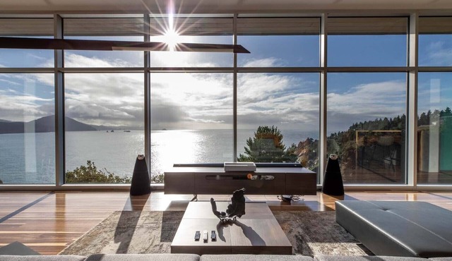 Oceanfront Glass Home/Stargazing & Clifftop Views