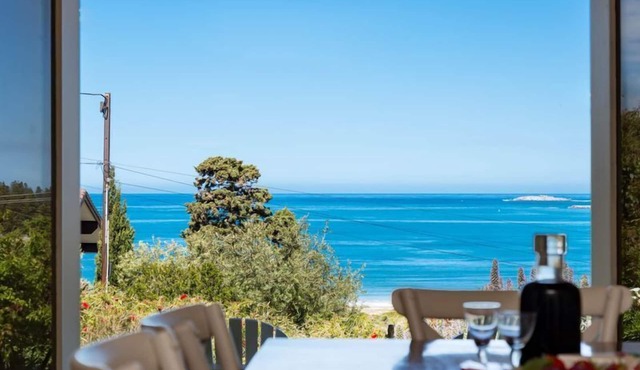 Oceanfront Haven with Unparalleled Views and Retreat Living