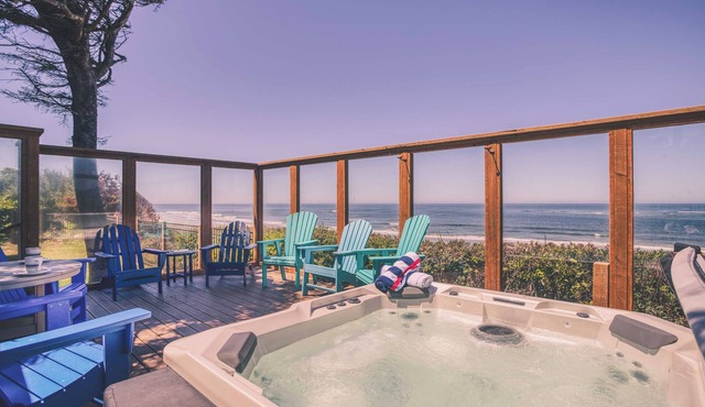 Oceanfront Home, Hot Tub, and Beautiful Architectural Details!