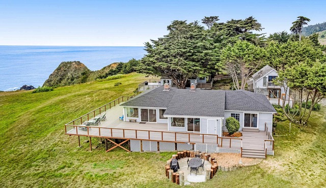 Oceanfront Home in Elk-Panoramic Views & Firepit