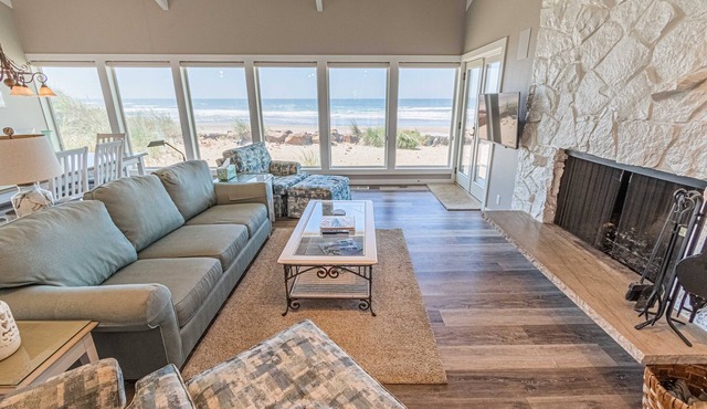 Oceanfront home in gated community, deck, bbq, enjoy with river and ocean views