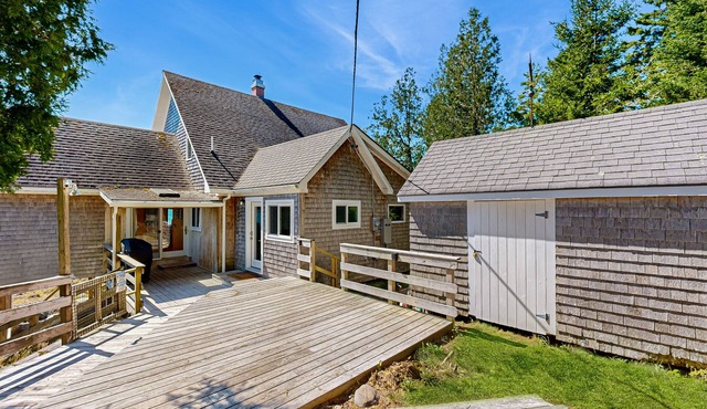 Oceanfront home on private island with amazing view & beach access - 1 dog OK