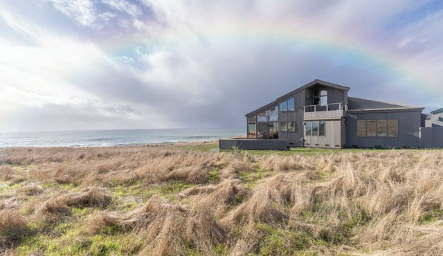 Oceanfront Home on the Bluff, Sleeps up to 8, 3 full baths