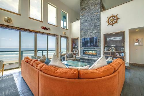 Oceanfront Home w/Hot Tub, Sauna, 8 Mi to Newport