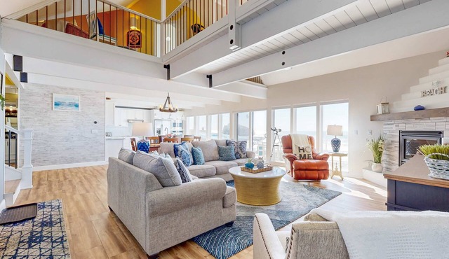 Oceanfront home with incredible Pacific view, private hot tub, deck grill & W&D