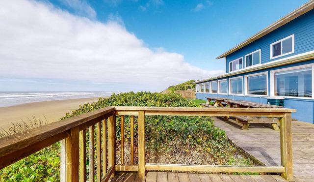 Oceanfront Home with Ocean View, High-Speed WiFi, Washer/Dryer, & Gas Fireplace