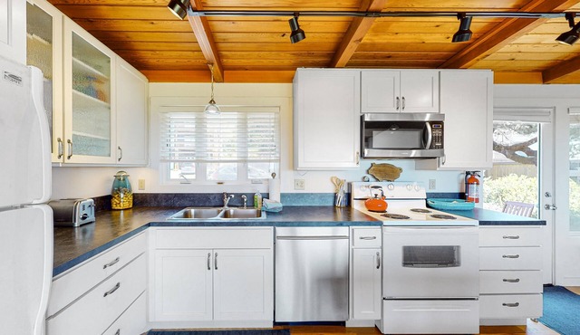 Oceanfront home with EV charger, enclosed yard, beach access and views