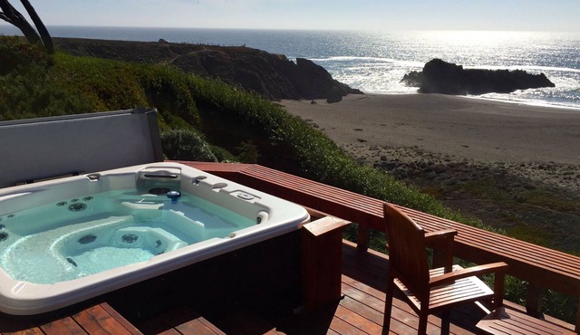 Oceanfront - Hot Tub - Newly Remodeled Cottage