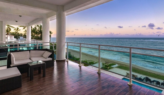 Oceanfront Hot Tub Pool King Size Bed 305