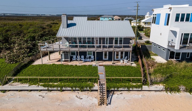 OCEANFRONT HOUSE, FRESHLY RESTORED BEACH, PET FRIENDLY, MINUTES TO ST AUGUSTINE!