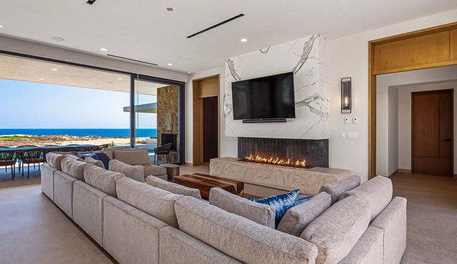 Oceanfront house with on-site golf, heated pool, hot tub, fitness room & grill